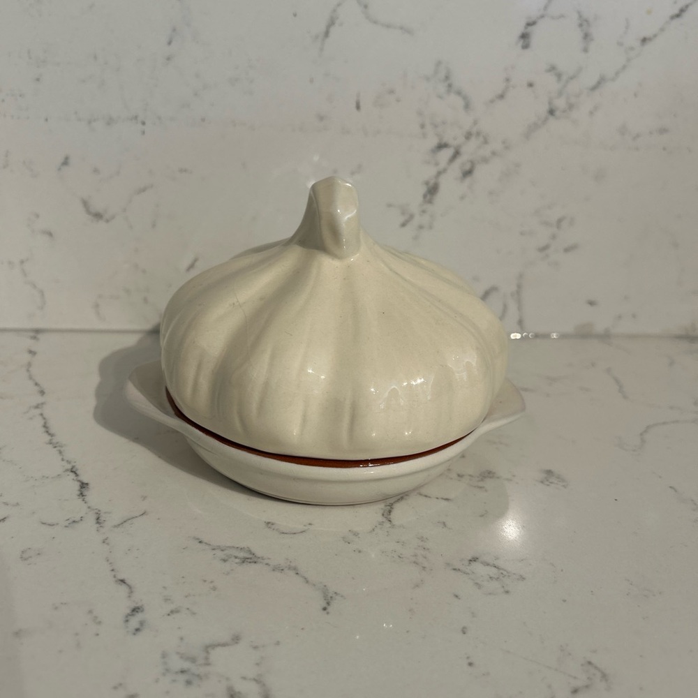 Garlic-Shaped Cream ceramic Dish with lid.